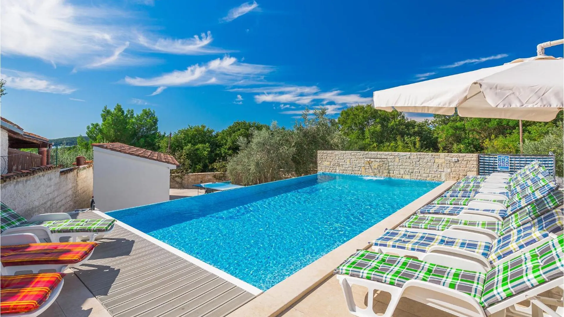 Gorgeous Home In Medulin With Kitchen