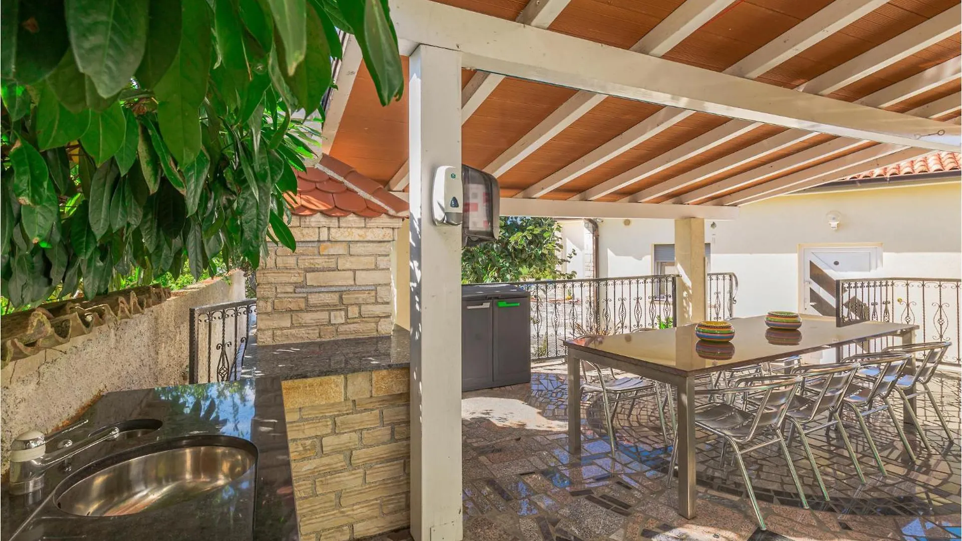 Gorgeous Home In Medulin With Kitchen Croazia